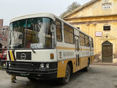 Bus stand, GCU, Lahore - P1140858.jpg