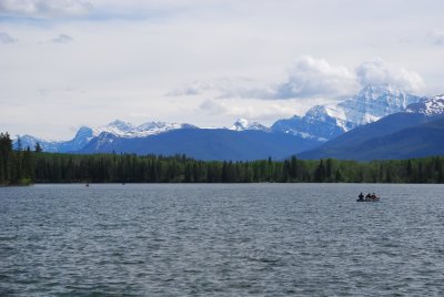 Pyramid Lake, Mount Edith Cavell at right, idiots in foreground