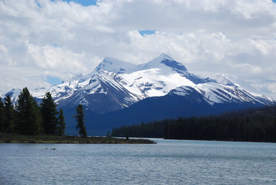 Maligne Lake, Mount Charlton (left), Mount Unwin (right)