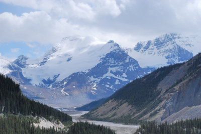 Mount Athabasca centre, Mount Andromeda right