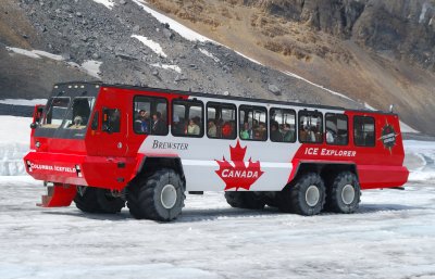 The bus for travel on the glacier