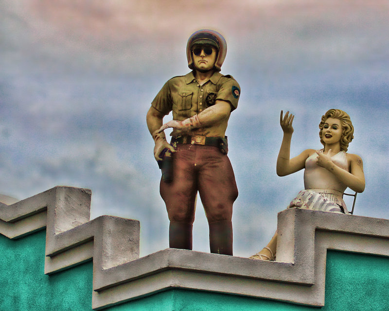 CALIFORNIA HIGHWAY PATROL OFFICER PROTECTING MARILYN