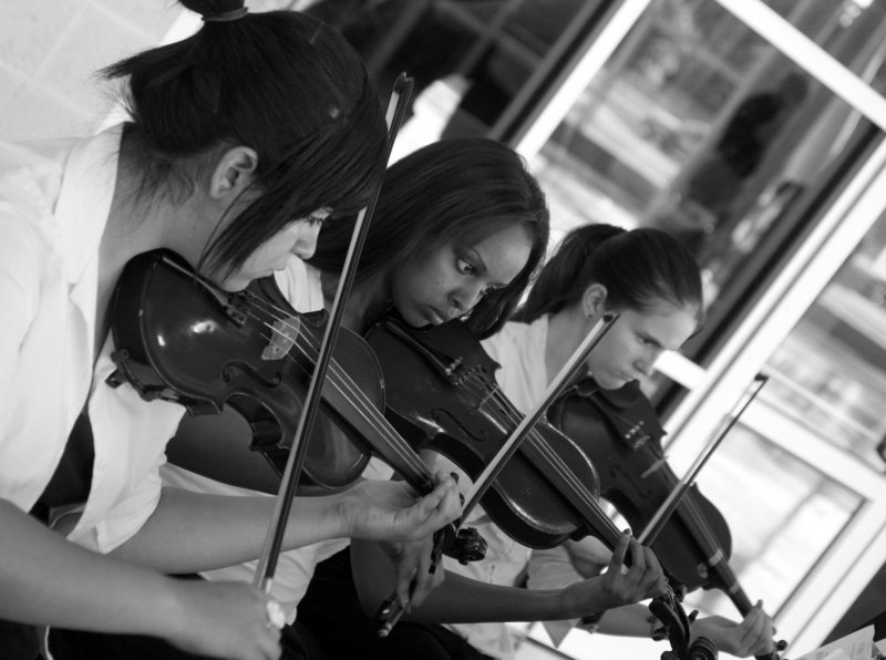 THREE GIRLS PLAYING THREE VIOLINS