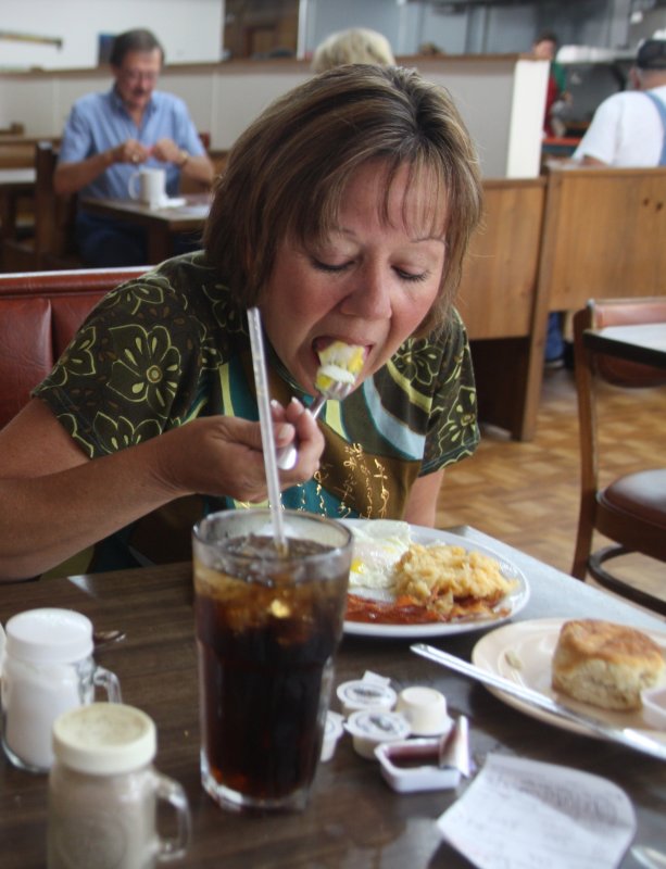 HAVING A GOOD BREAKFAST IS THE BEST WAY TO START A DAY