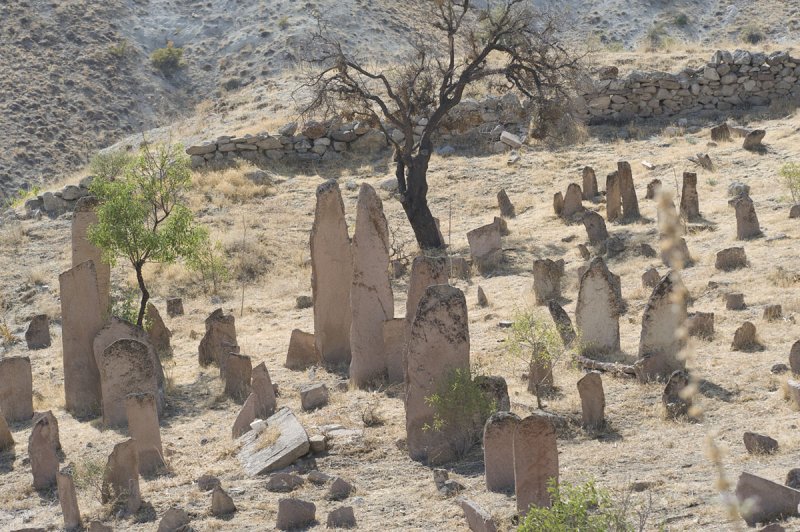 Sille graves near Küçük Kilese 4677.jpg