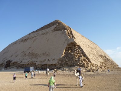 Bent Pyramid of Senefru P1000554(1).JPG