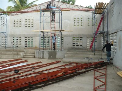 roof trusses ready to be put together and lifted up