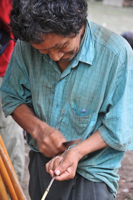 Making arrows - Bia Recuate, a Yuqui village on the Rio Chimore