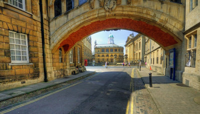 Sheldonian Theatre as seen from the Bridge of Sighs Oxford.jpg