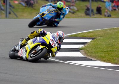 James Toseland Tech 3 Yamaha leading Chris Vermeulen Rizla Suzuki