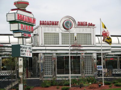 The Broadway Diner never closes.jpg