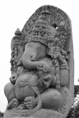 Large Ganesha sculpture at the entrance to Halebidu temple