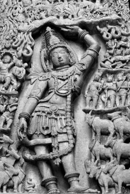 Krishna lifting the Govardhan mountain, Halebidu