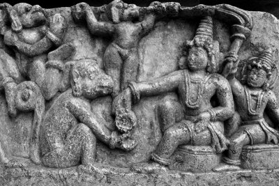 Rama giving Hanuman the ring to give Sita, Halebidu