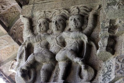 Hall of 100 pillars - how many people and how many legs?, Varadaraja Perumal Temple, Kanchipuram, India