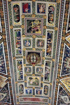 ceiling in a small room in the Duomo.jpg