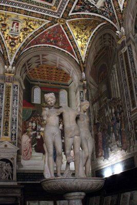 statue in the Duomo.jpg