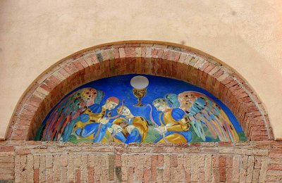Angels on a wall in Montalcino.jpg