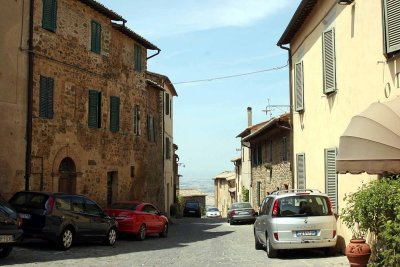 Cars in Montalcino.jpg