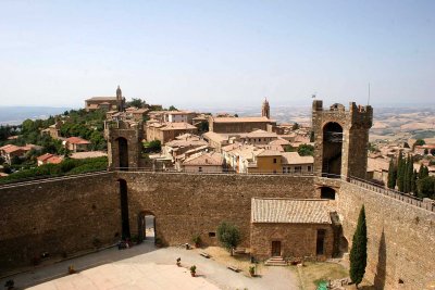 Montalcino from atop the fortress 3.jpg