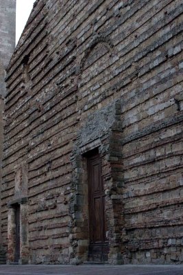 A church lacking a facade in Montepulciano.jpg
