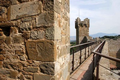 Along the top of the wall of the fortress in Montalcino.jpg