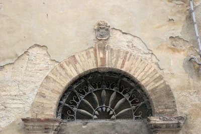 detail on a building in San Quirico 2.jpg