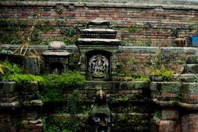 Statues in a well