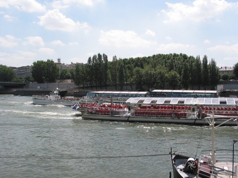 Seine, tour boats