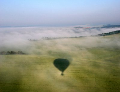 Ballooning in the mist
