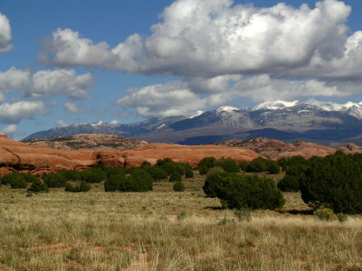 MOAB_Behind_Rock_031.jpg