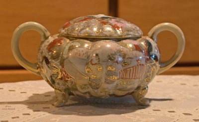 zIMG_0050 collectible bowl with lid.jpg