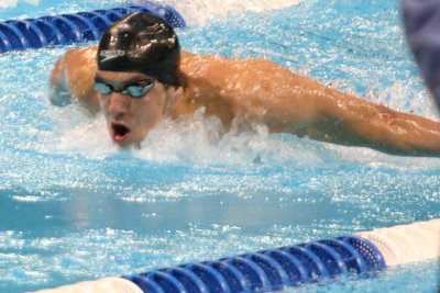 Michael Phelps swimming fly