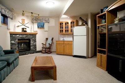 Wet Bar & Laundry Entrance
