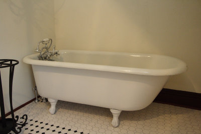 third floor bathroom - clawfoot tub.jpg