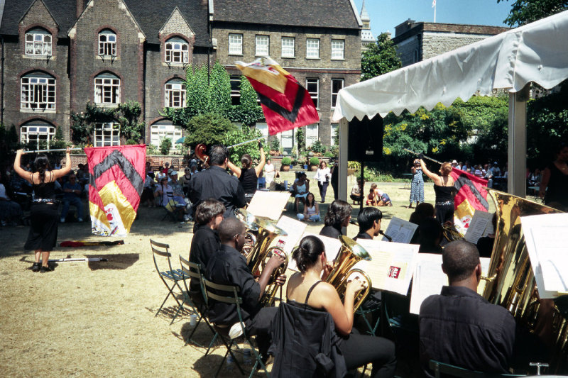 2006 - Concert in Westminster Abbey gardens DS060921193849