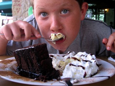 nadav y la torta de chocolate