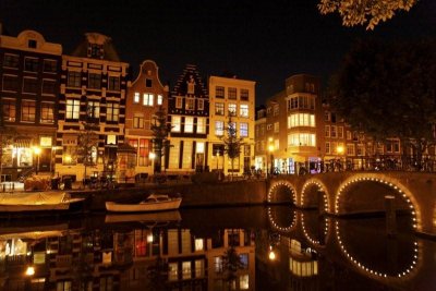 Amsterdam (by night)