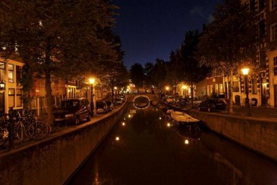 Amsterdam (by night).jpg