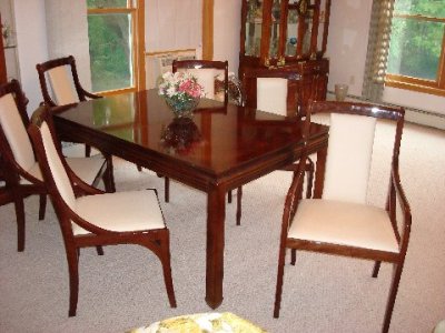 Newly listed dining room set