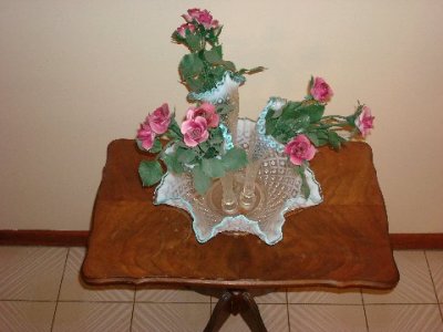 $325 Antique App Urn / w 12 bone china roses