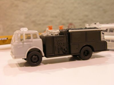 Athearn HO: New short-body pumper with Ford C cab
