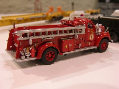 Athearn HO: Mack Pumper - all new body