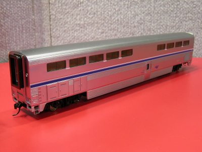 Walthers HO: Upgraded Superliners