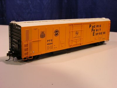 Red Caboose HO:  R-70-15 peaked-roof mechanical reefer