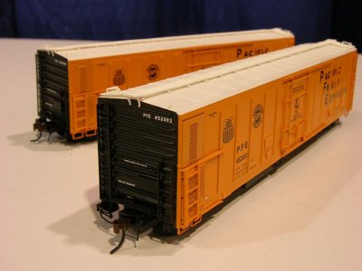 Red Caboose HO: R-70-15 reefers