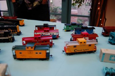 Athearn HO: updated ex-MDC cabooses