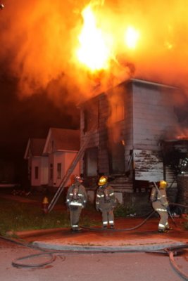 2008_detroit_house_fire_joseph_campau_at_e_ferry_pic-11.JPG