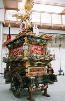 Takayama Yatai Kaikan 076.jpg