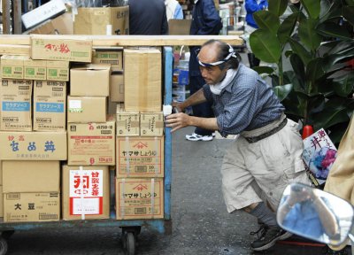 Tsukiji Worker 098.jpg